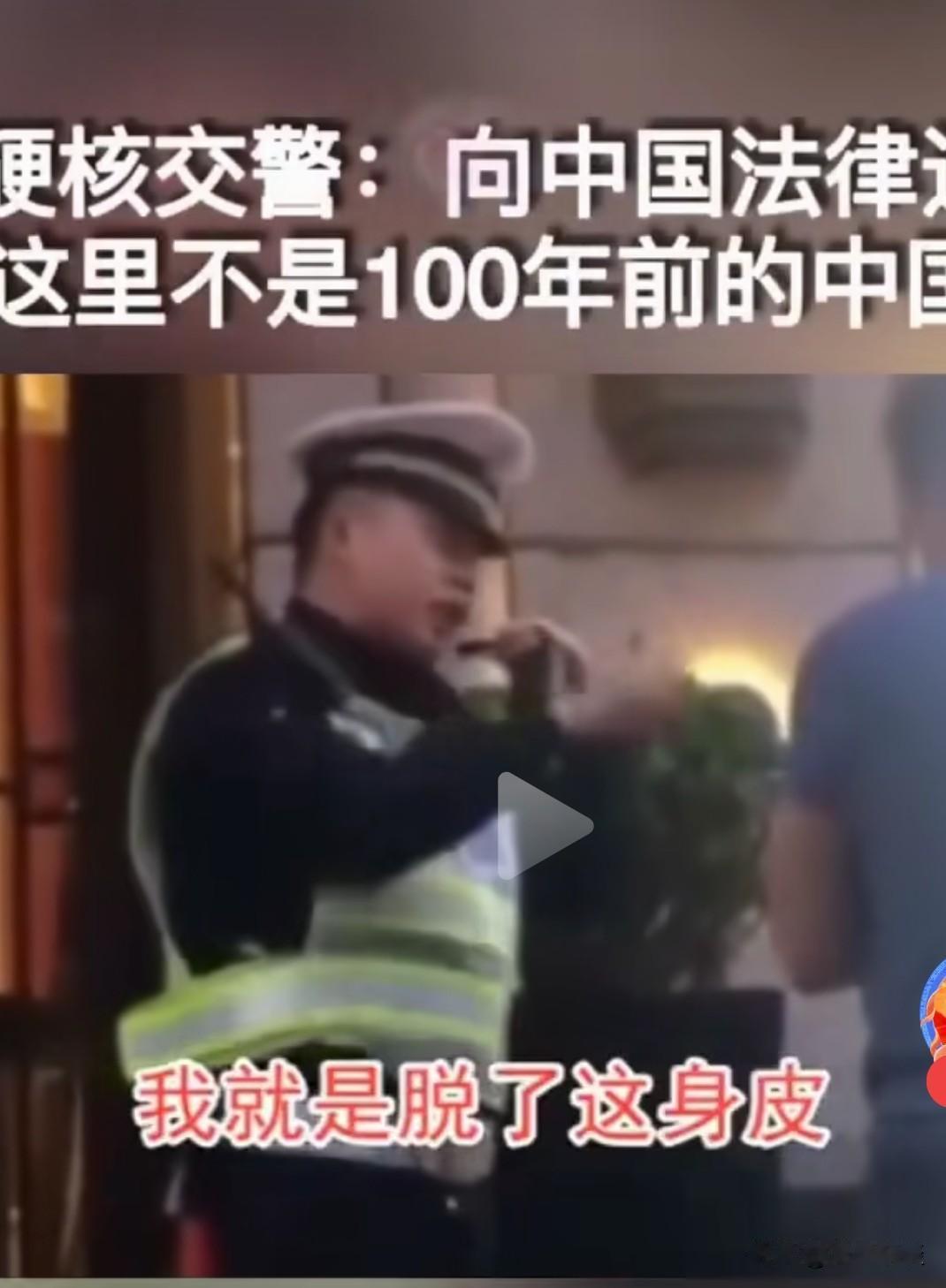 警服：不止于“皮”的尊严

当警徽在晨曦中折射出金属光泽，当藏蓝色制服在车流中划