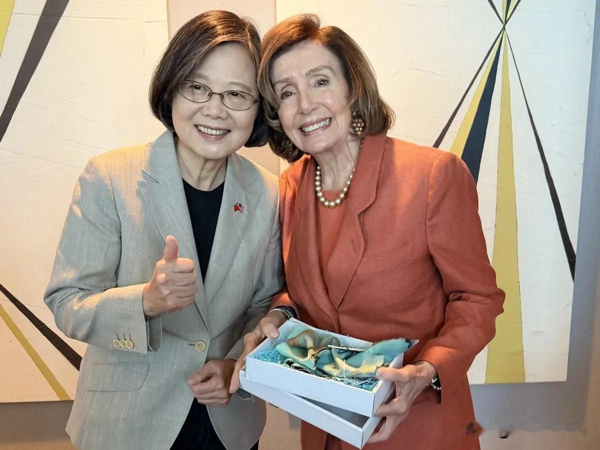 评几句

佩洛西又出来刷存在感了。这位美国前众议长在社交媒体上把蔡英文称为“勇敢