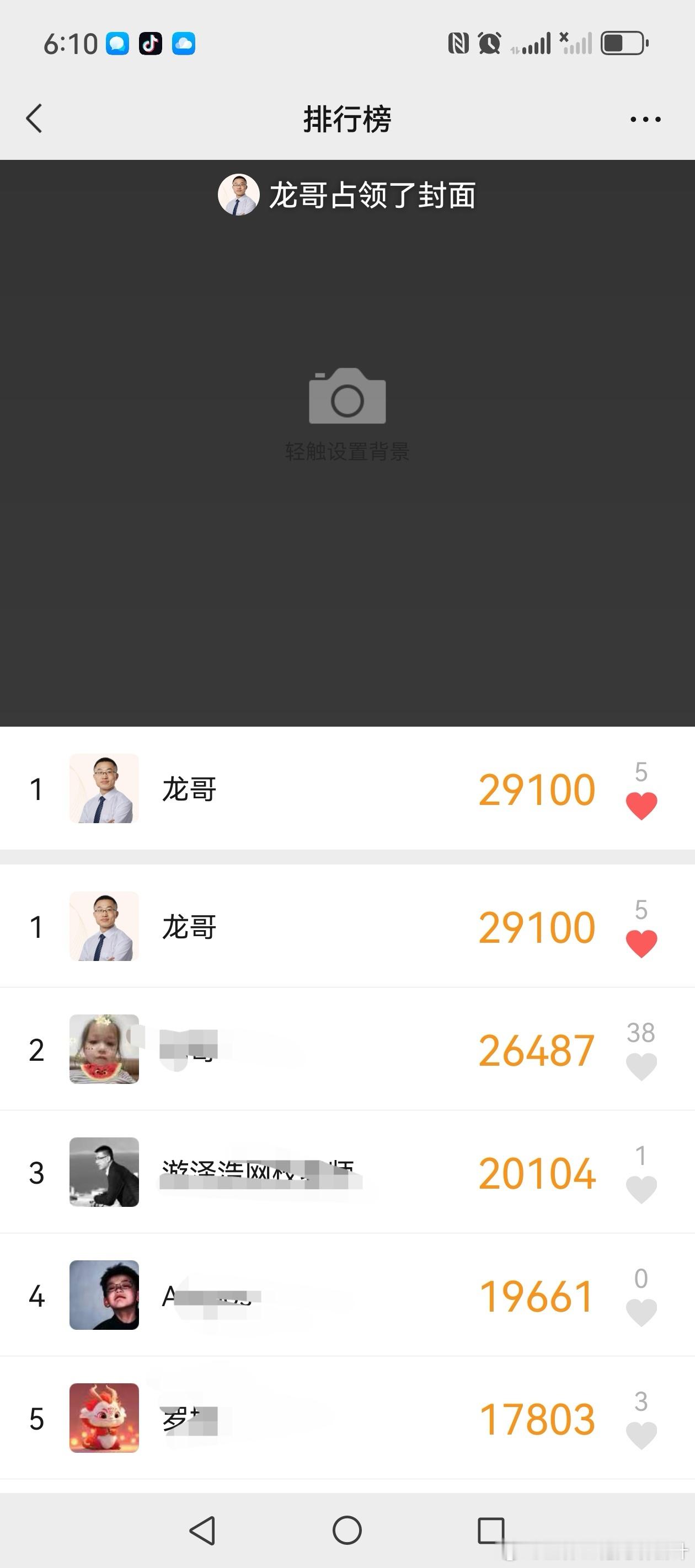 既然监考时不让看手机，那最佳活动就是走步了，工作的同时把身体也锻炼了，一举两得。