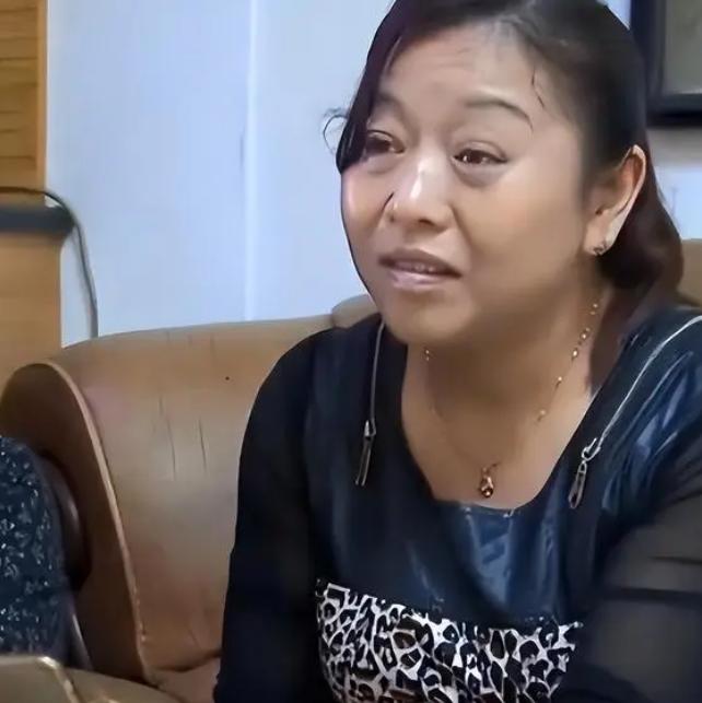 身家不菲的湖南女老板郭漫红，被熟人骗到偏僻处，推进了三米多深、漆黑冰冷的地下排污