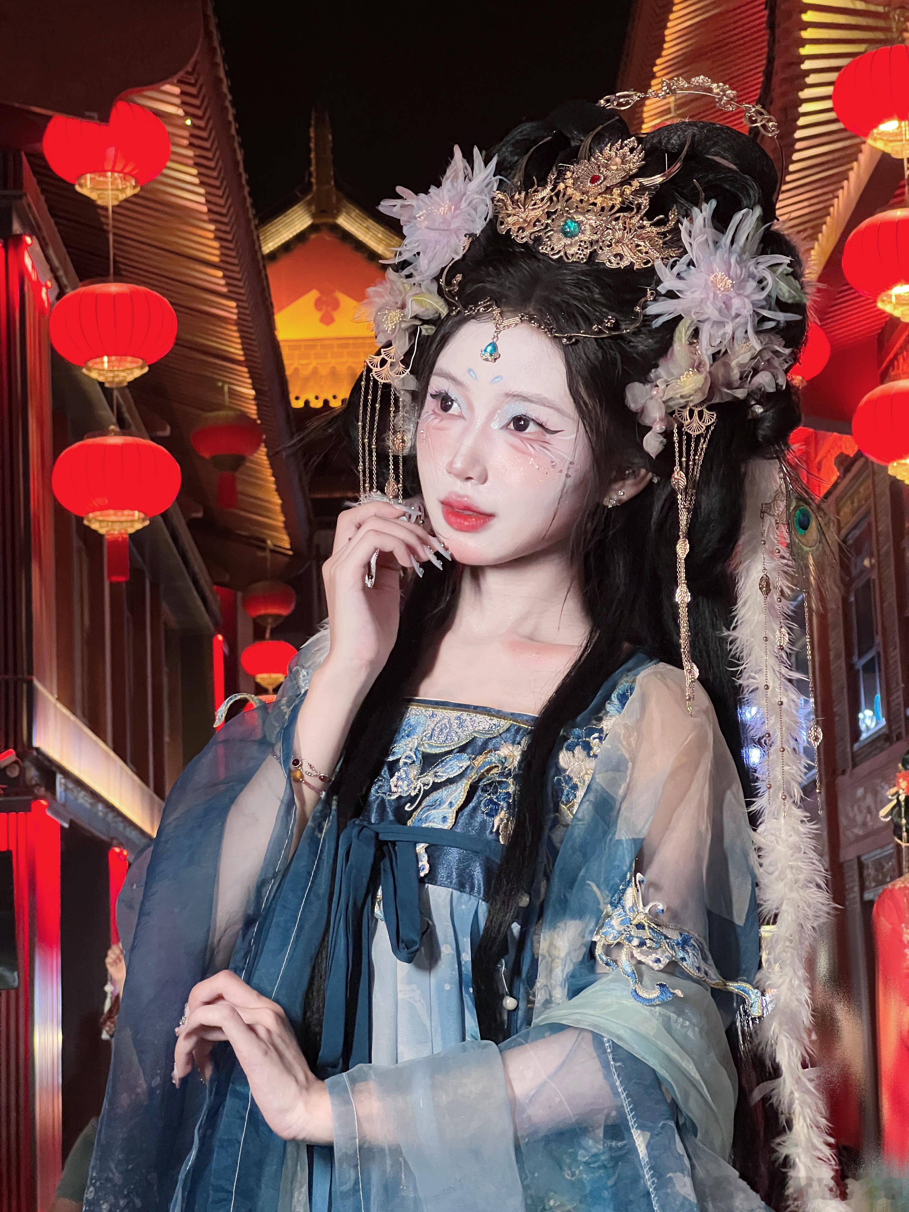 嘻嘻又是一波库存🏮这身装造有小狐狸的感觉～有点“媚”在身上[送花花]#晒快乐挑