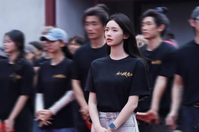林允锦衣搜金录开机妆林允刘笑嫣开机状态 今天的林允状态真的好好，明明是最普通的妆