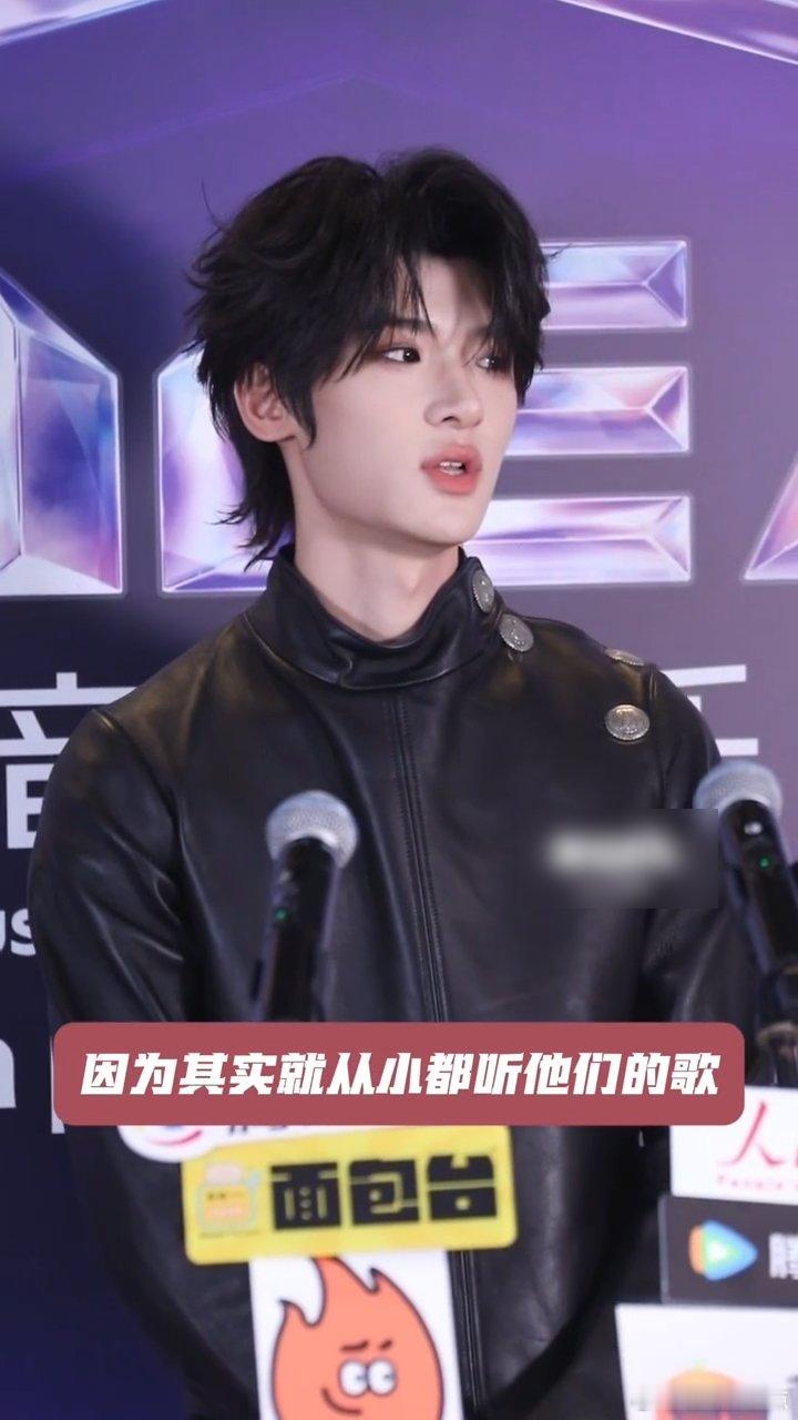 张峻豪张峻豪新歌采样祖师爷的歌张峻豪从小听TFBOYS的歌  张峻豪就这样淡定的