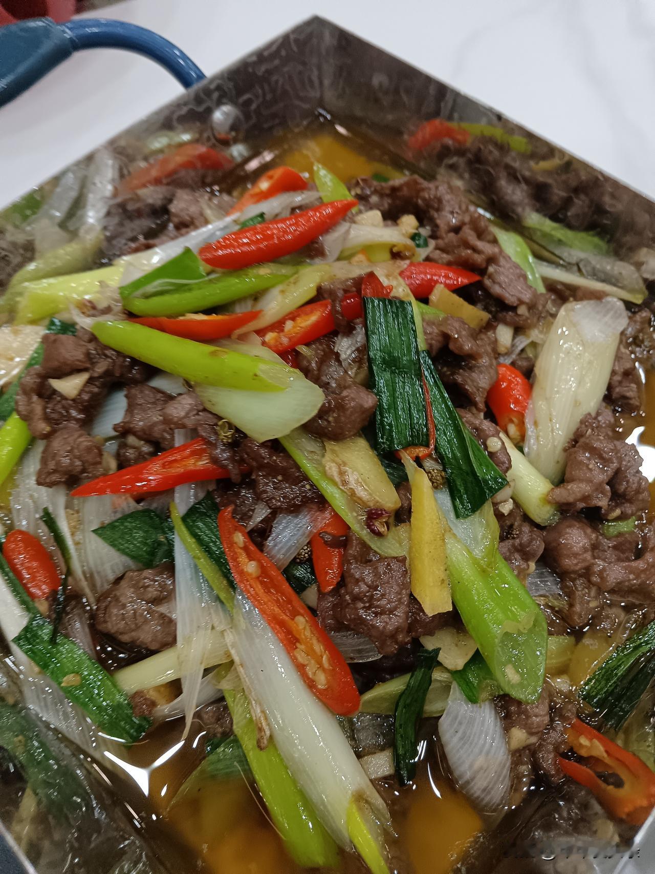 这些菜的配菜超过主菜，这种搭配豆腐都会成肉价，这菜炒的嚼不动，没吃出炒的是啥肉。