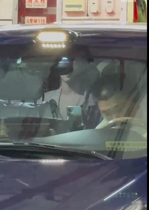 严浩翔条纹老钱风严浩翔熟男感 严浩翔条纹老钱风，严浩翔熟男感，谁来看看这个浩翔说