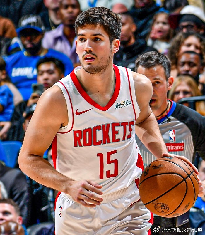 谈及谢泼德￼的出场时间增加，乌度卡表示：“他对我们的体系非常重要。我们对他很满意