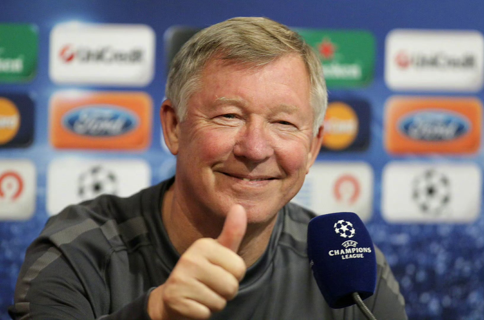 🎂祝弗格森84岁生日快乐！🏆🏆他是足球传奇、曼联教父，带领球队在欧冠赛场两