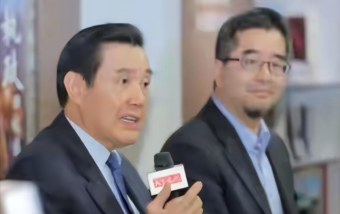 马英九这一刀，捅得真不是时候！国民党好不容易凝聚的共识，全被他毁了

马英九亲自