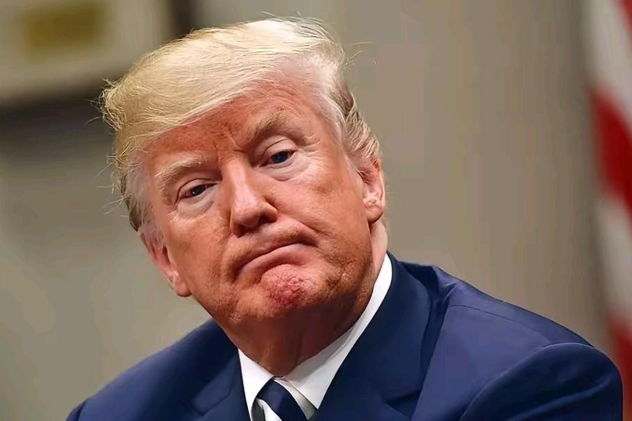 特朗普又上头了，发了一条怒气冲冲的推文。大致意思是：​布鲁斯·斯普林斯汀，一个糟