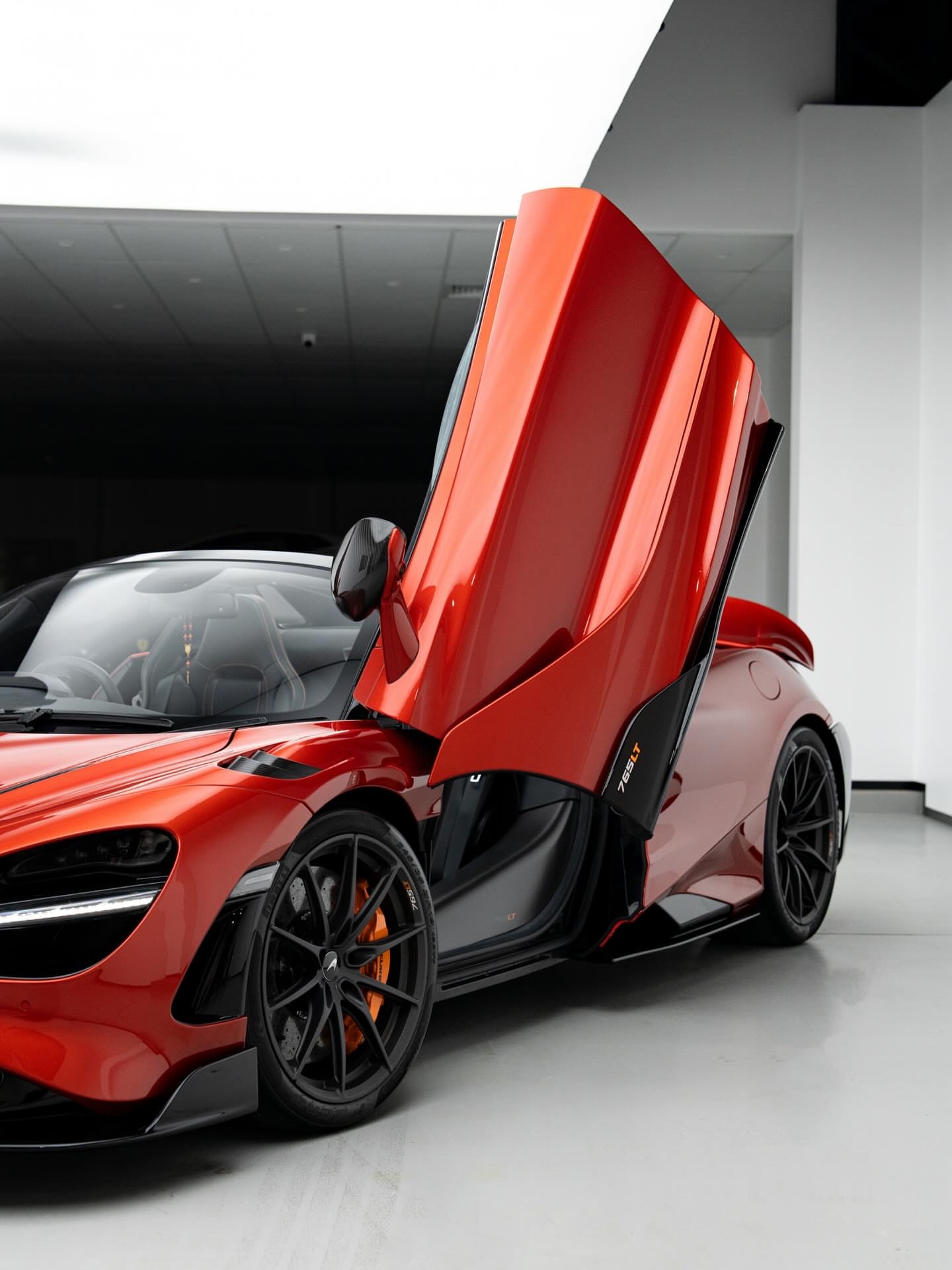 McLaren 765LT，无裸露面板。不为美观，只为守护漆面完好如初。.迈凯伦