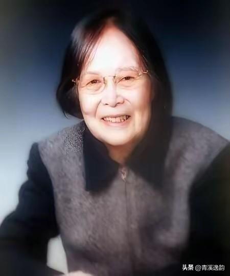 傅作义与原配张金强离婚后，女儿傅冬菊跟随母亲生活，年少时对父亲存在不满，1949