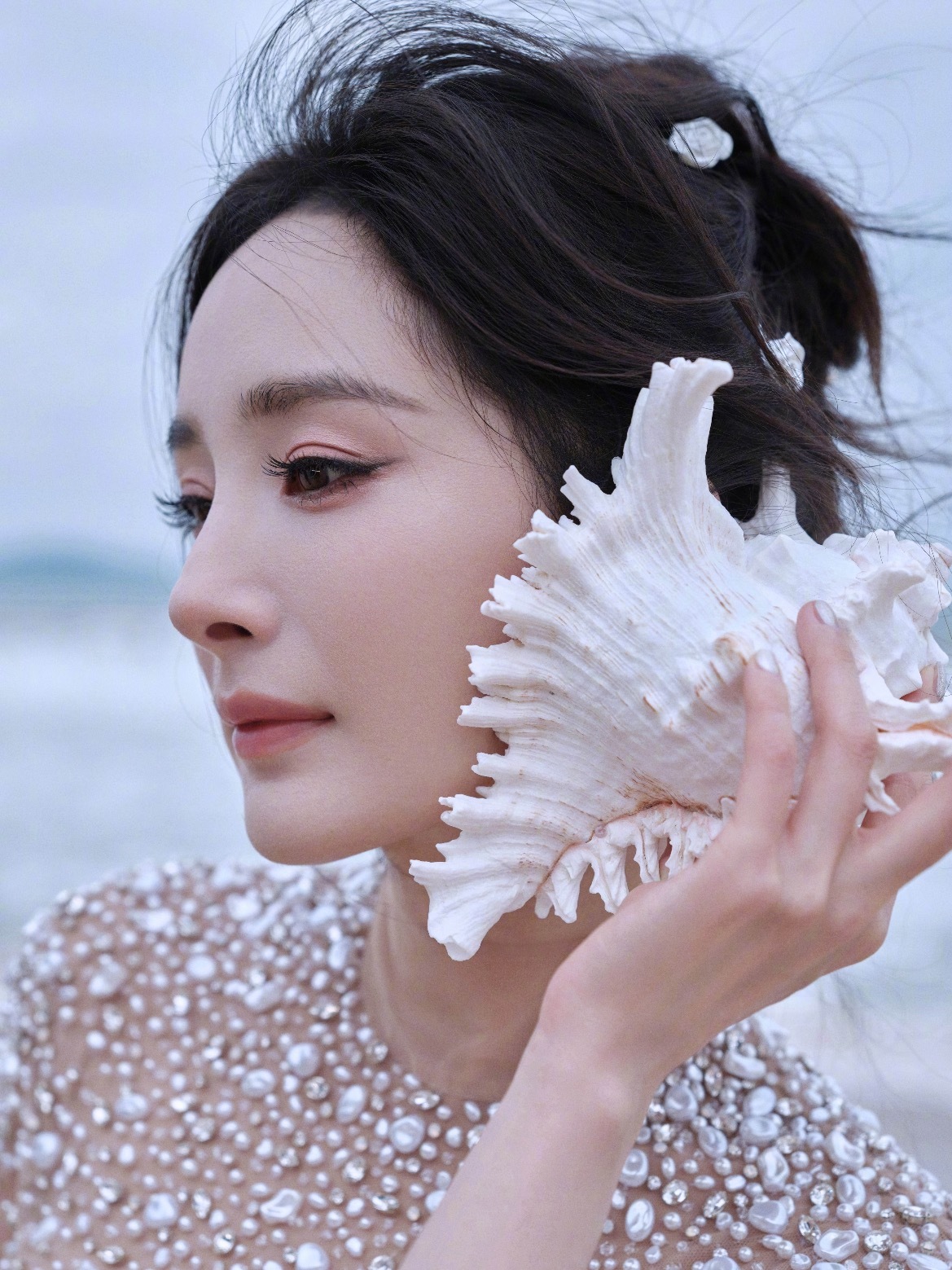 杨幂海边美人鱼🧜清冷感这一块