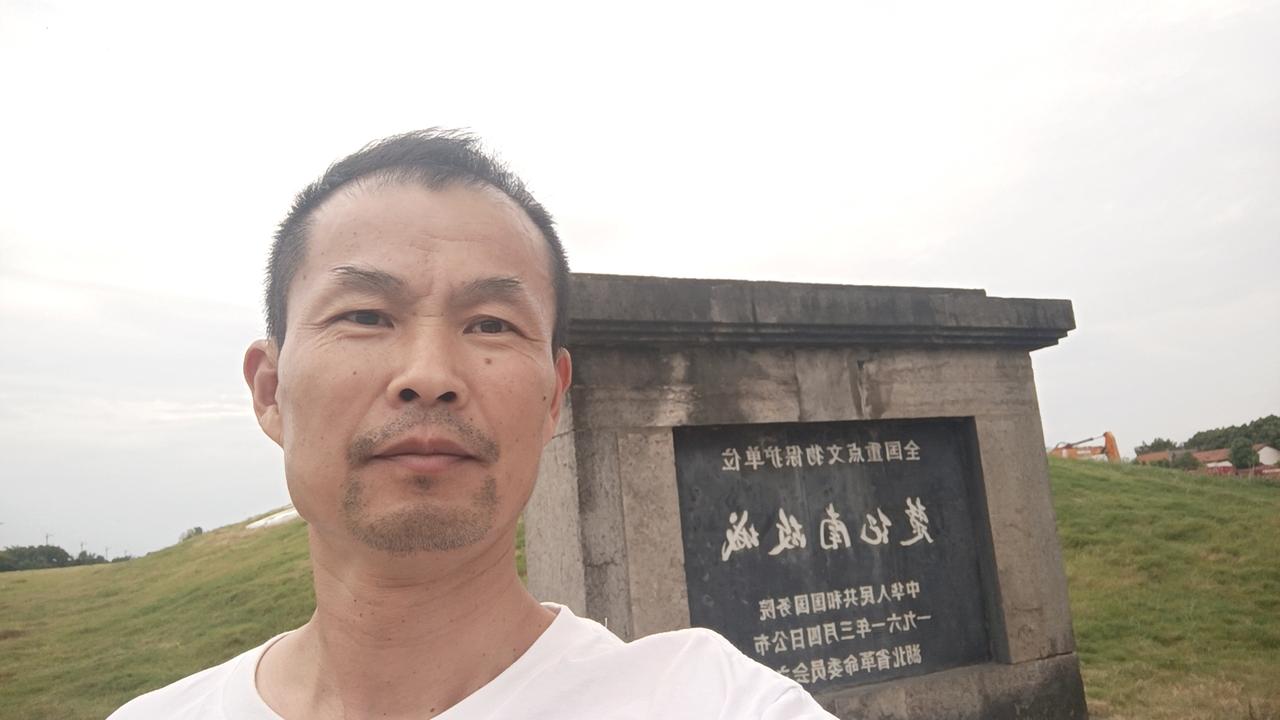 今天来到楚国郢都遗址，看着地方不大，当时却生活着30万人，是个比肩罗马的超级大都
