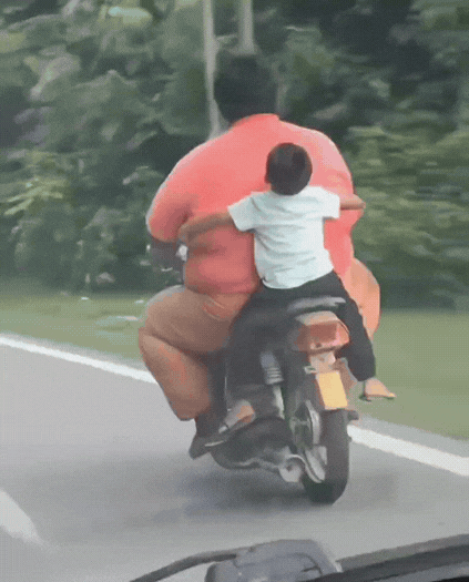 神评1、我的父亲像一座大山，他的父亲是一座大山
神评2、出去转了一圈回来，路上啥