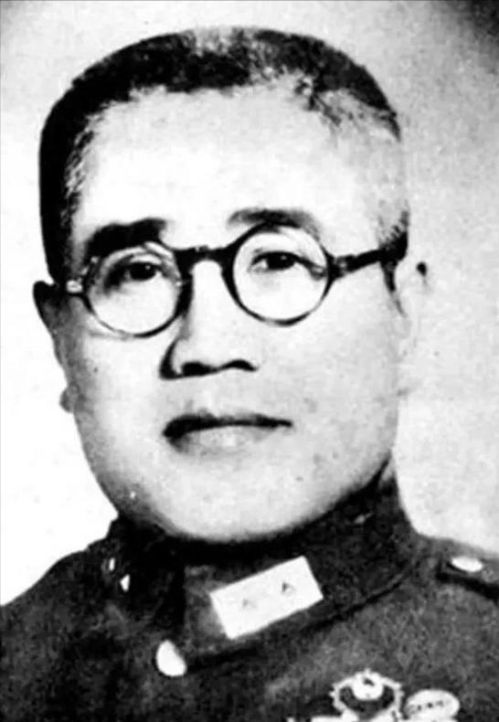 廖耀湘被俘后，刘亚楼设宴款待，可宴上他傲慢无礼，将酒杯摔在地上，破口大骂，气得脸