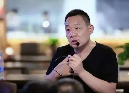 9月30日晚，于东来发文：2027年3月起，胖东来全员每周工作5天、每天7小时，