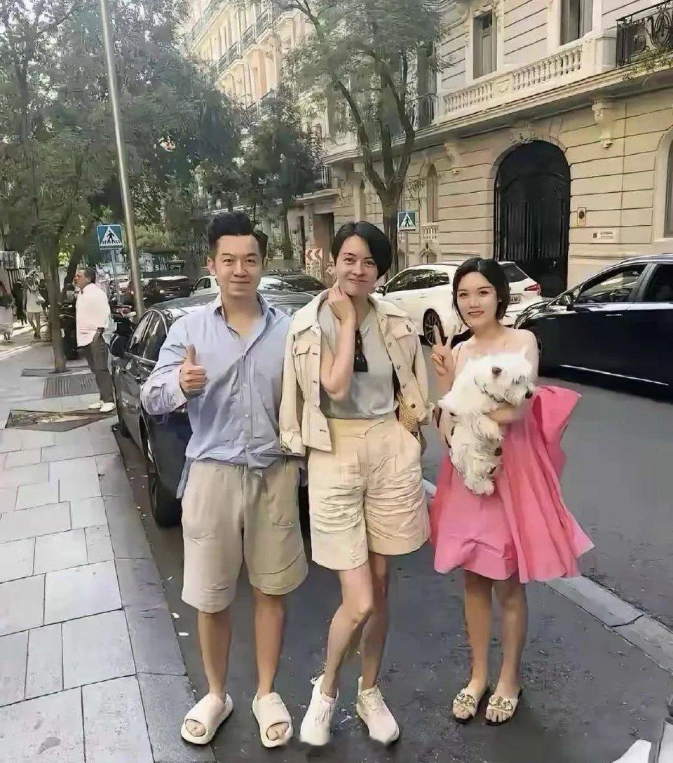 这是哪个香港明星啊？有人认识吗，出门竟然不带保镖 ​​​