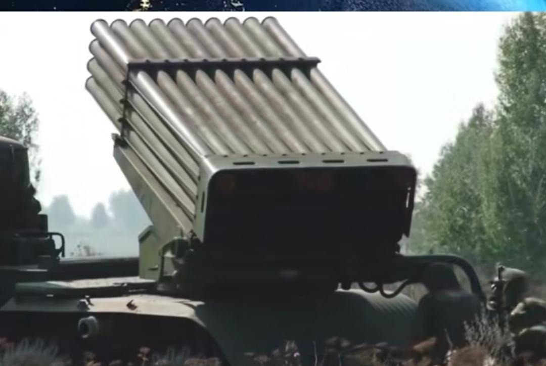 美国威胁说，如果我们拦截他们运往台湾的军火船，就等于向他们开战。
   我们敢不