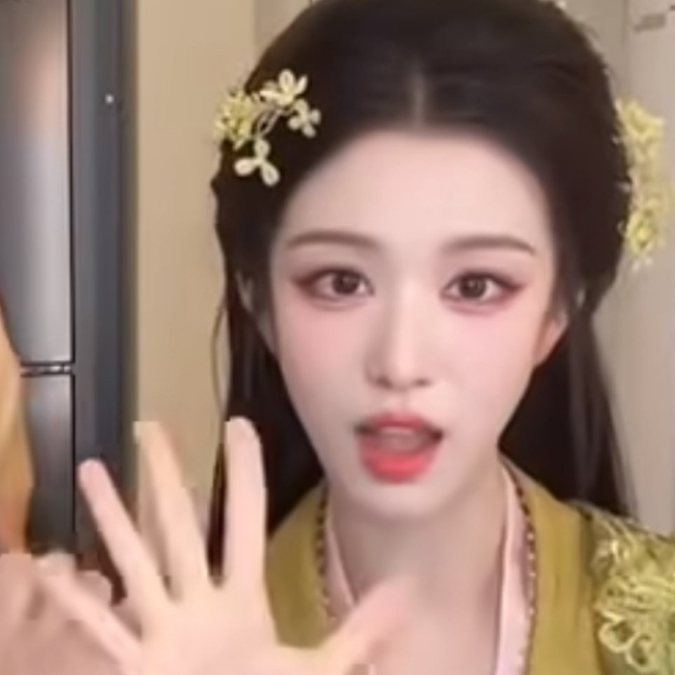 虽然这个美颜太过了但是船乐乐好萌 