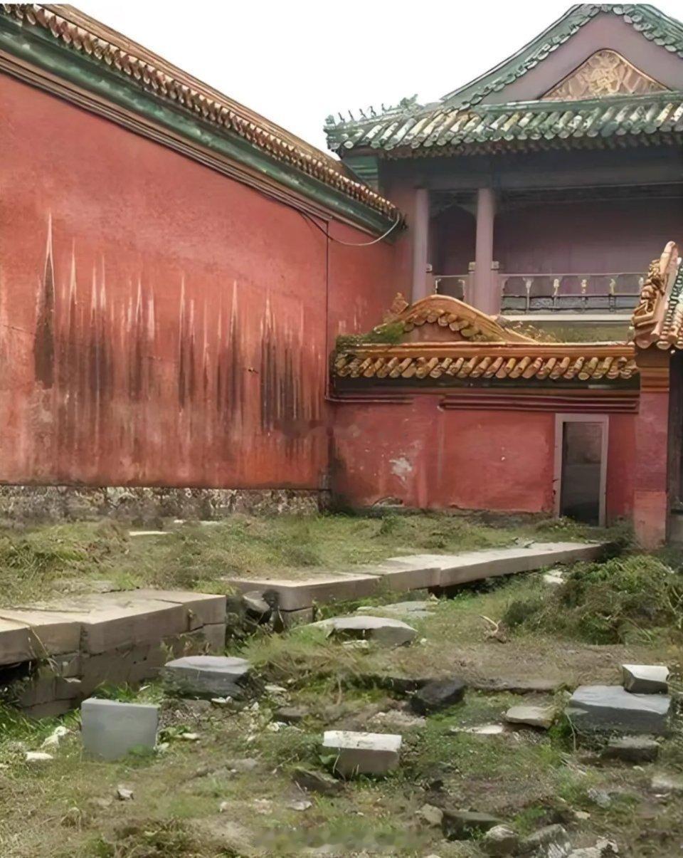 不要被电视剧骗了，这才是真实的冷宫，住一个月不抑郁才怪呢。吴谨言全面复出 ​​​