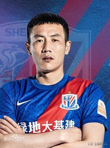 号称精通六国语言的足坛外语专家——秦升，曾效力贵州人和、大连一方、广州恒大、上海