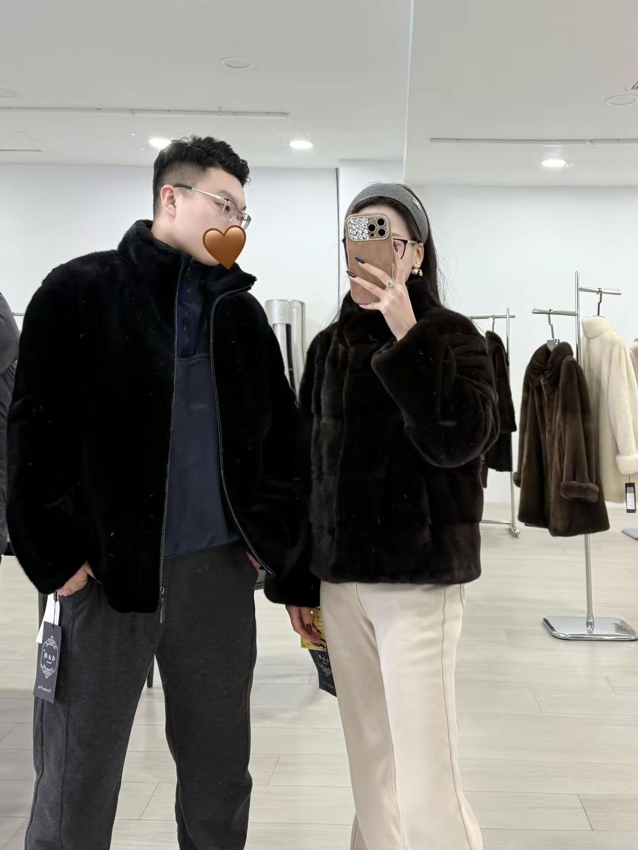 人生得意须尽欢 买俩小貂穿一穿