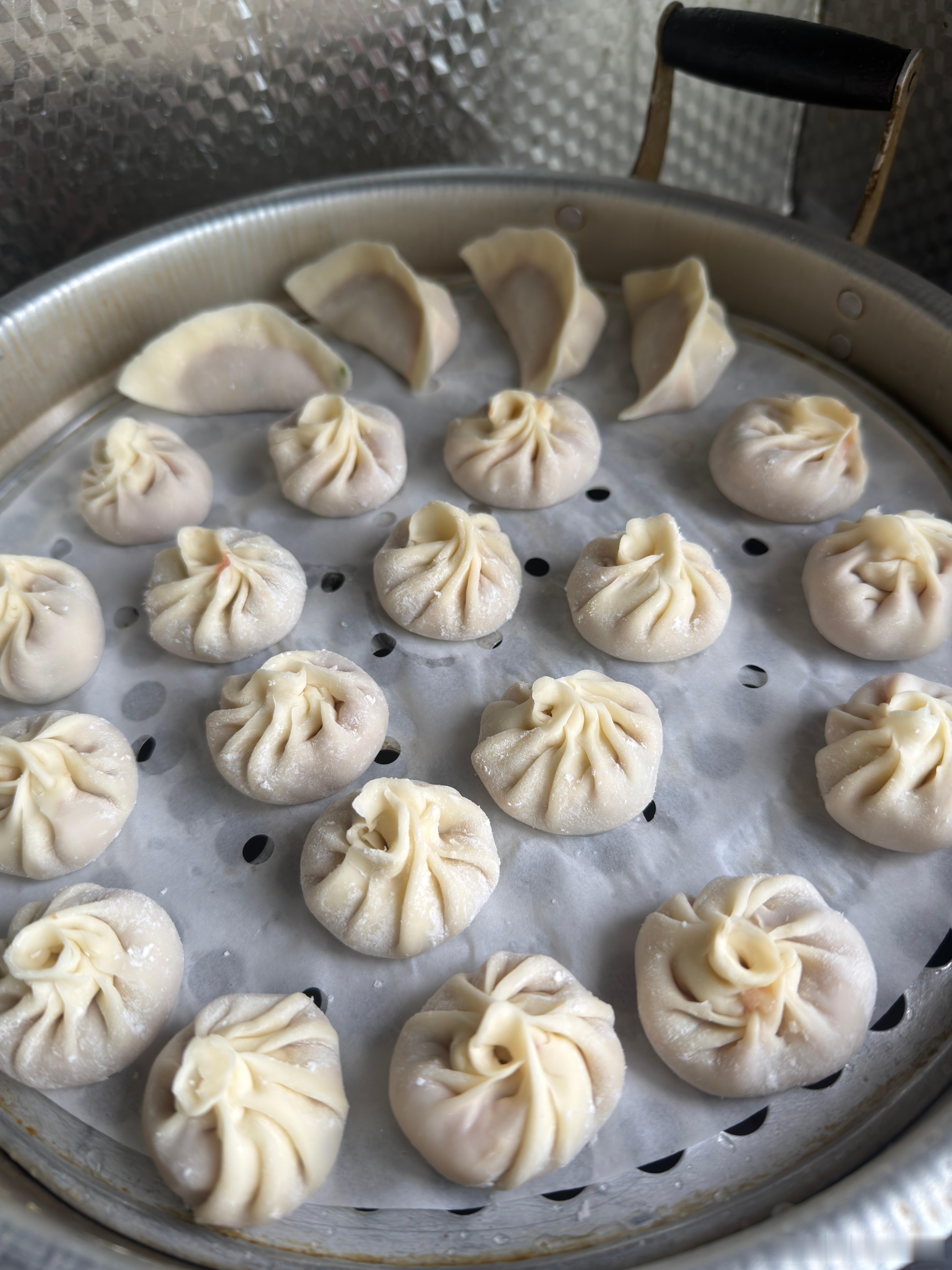 中午吃拇指灌汤包～ 