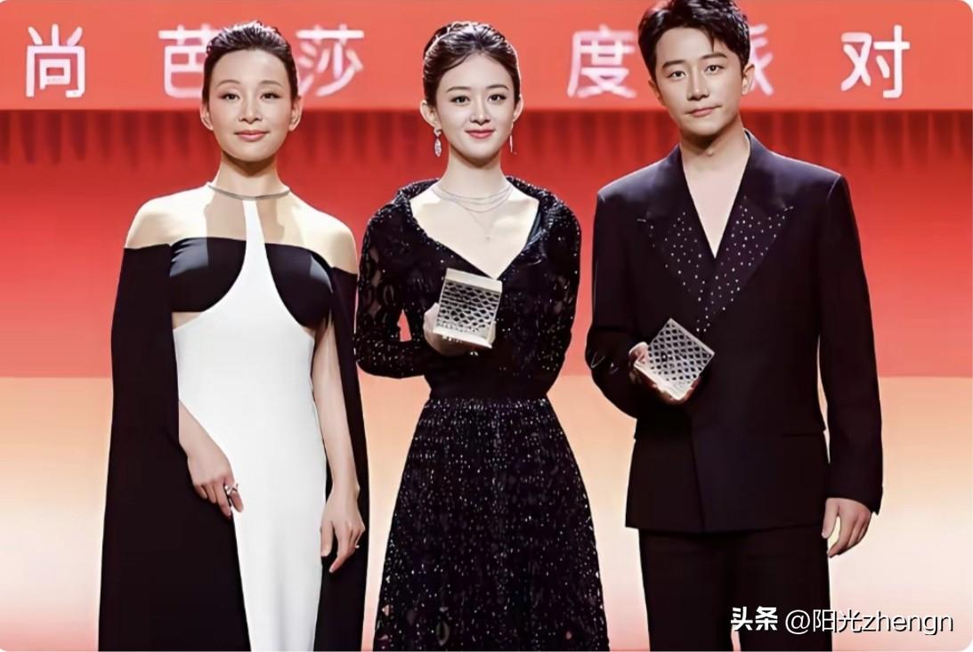 陈冲，赵丽颖和黄轩三人站在一起，真像一幅画。

陈冲气场强大，那种大女主的范儿又