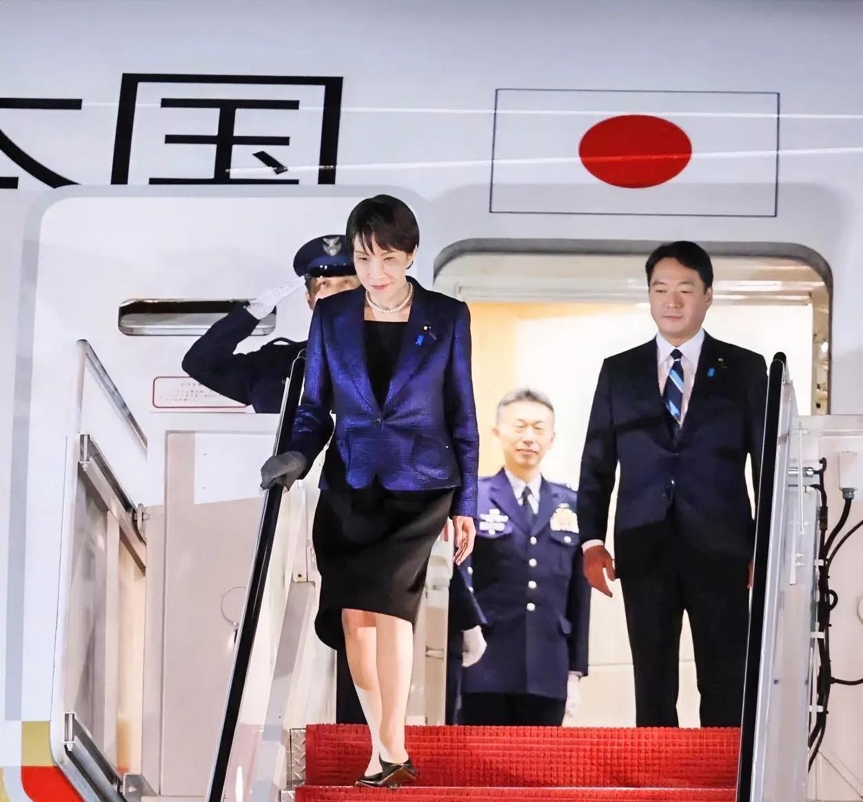 没有仪式，日本很失望
当地时间3月18日晚间，日本首相高市早苗一路风尘仆仆终于抵