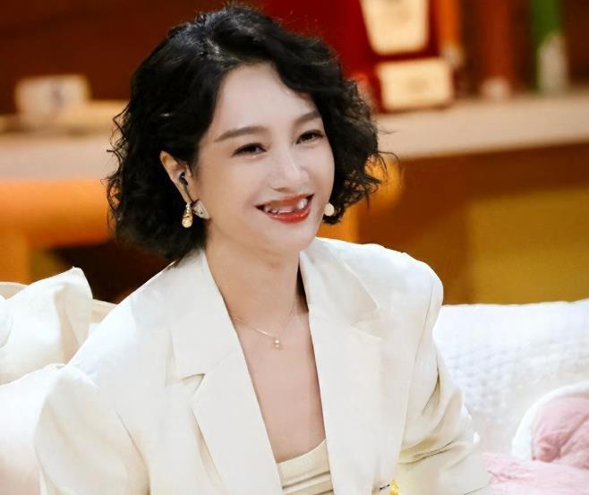 一张白纸签个名，居然能背上 1600 万的债？朱丹打死也想不到，那个天天 "丹姐