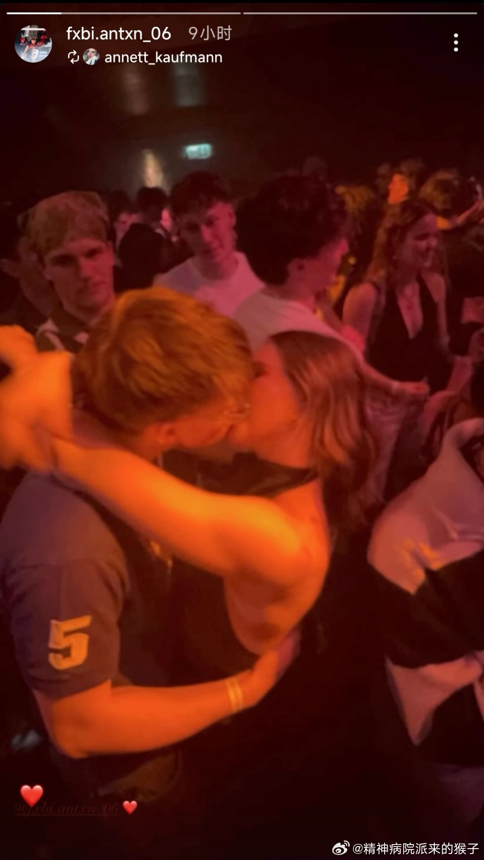 考夫蔓和朋友们去观看排球联赛为男朋友法比安加油🏐 