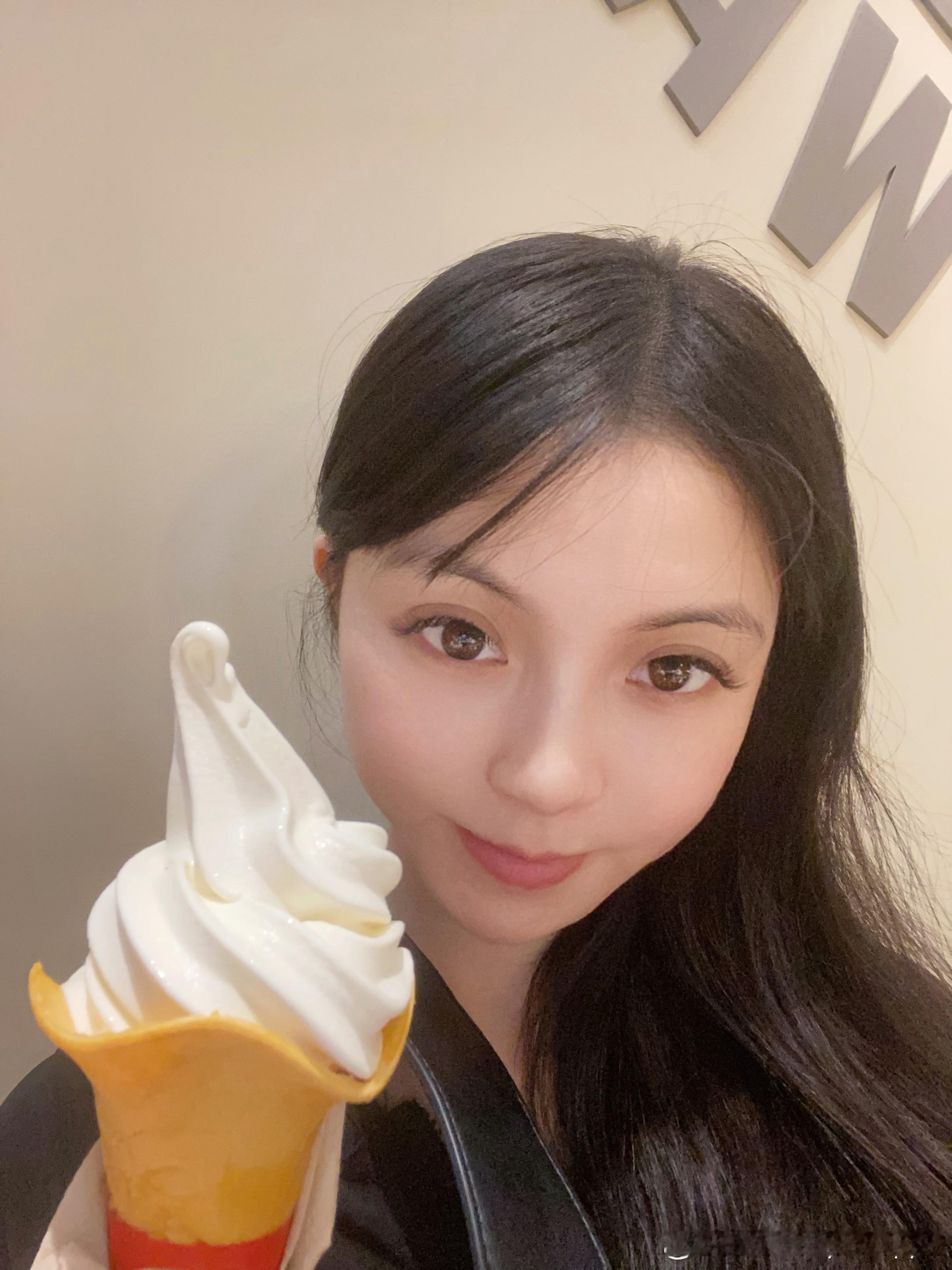 缓解下焦虑吧🍦有点甜#假期最后一天##今日份自拍# ​​​
