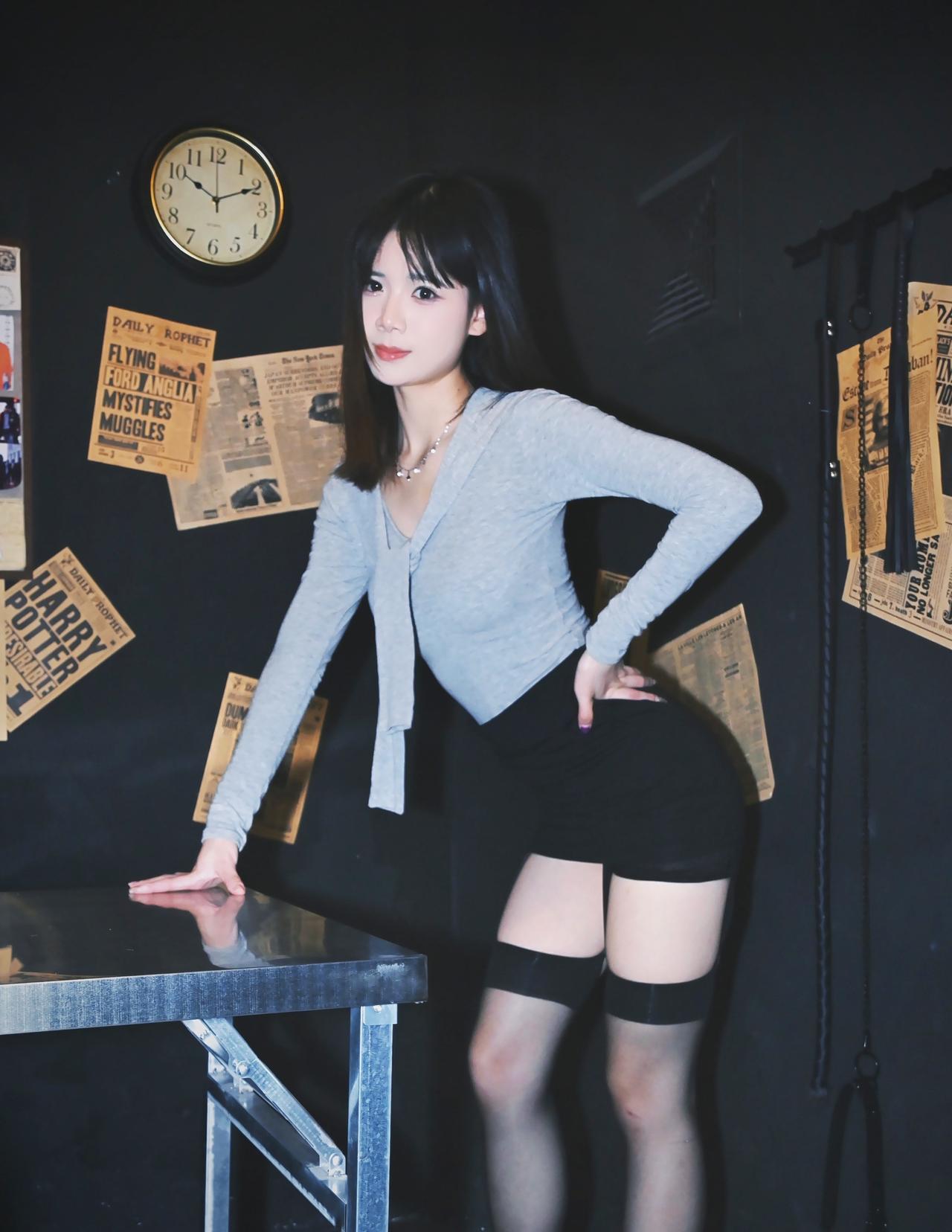 弟弟不乘，姐姐要打屁屁咯～今天纯“狱风”来袭
纯狱风 尼康人像 御姐风细跟高跟鞋