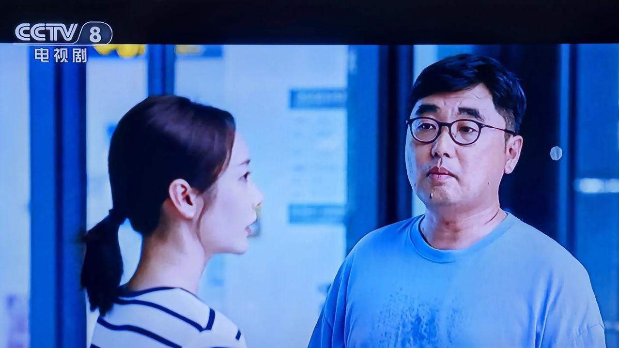 #好团圆：向中从钱峰那得知，邓海洋跟母亲吵架后，离家出走居住在仓库里，顿时惊恐万