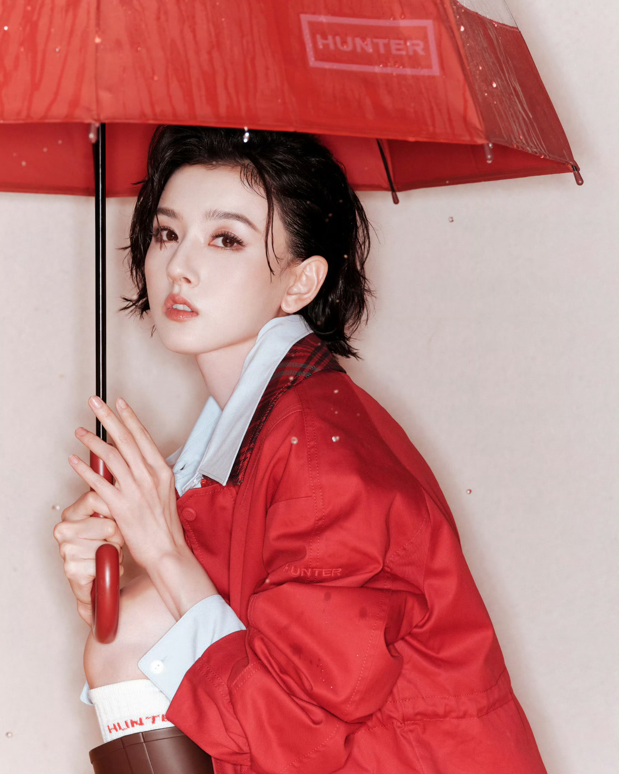 宋祖儿好英气的湿短发宋祖儿发型新尝试好酷啊[羞嗒嗒]湿短发洒脱干练，完全老公姐来