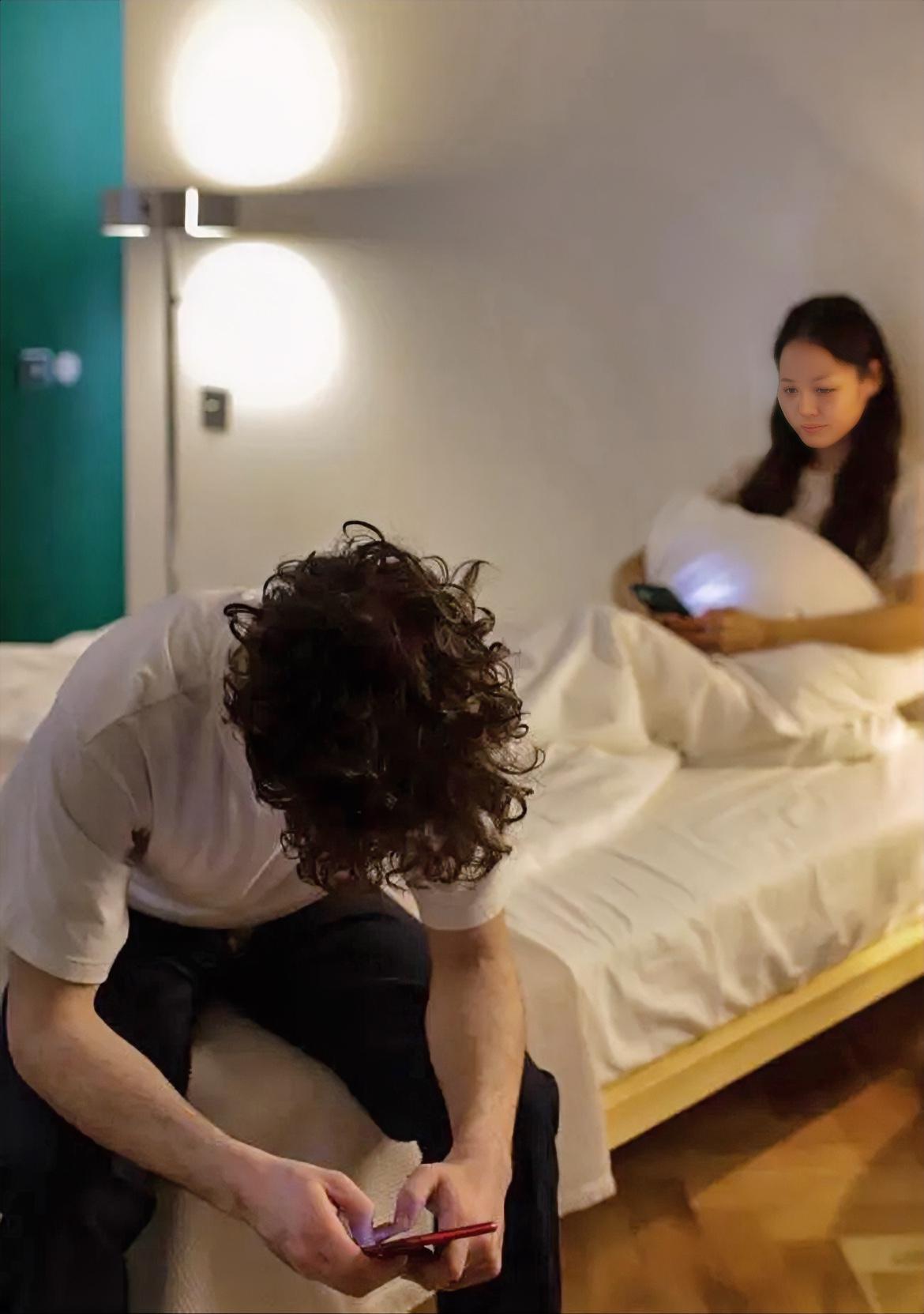 “追逃模式”的婚姻是什么样的

很多夫妻，一辈子都困在追逃模式里：一方不停追、不