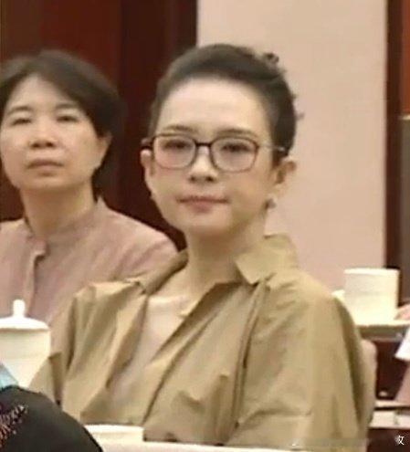 章子怡这是走什么风格？感觉酱园弄扑的很彻底 ​​​