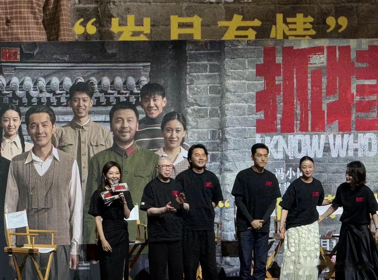 冯小刚导演的电影《抓特务》首映了。我必须去电影院观看这部电影，不为别的，就是喜欢