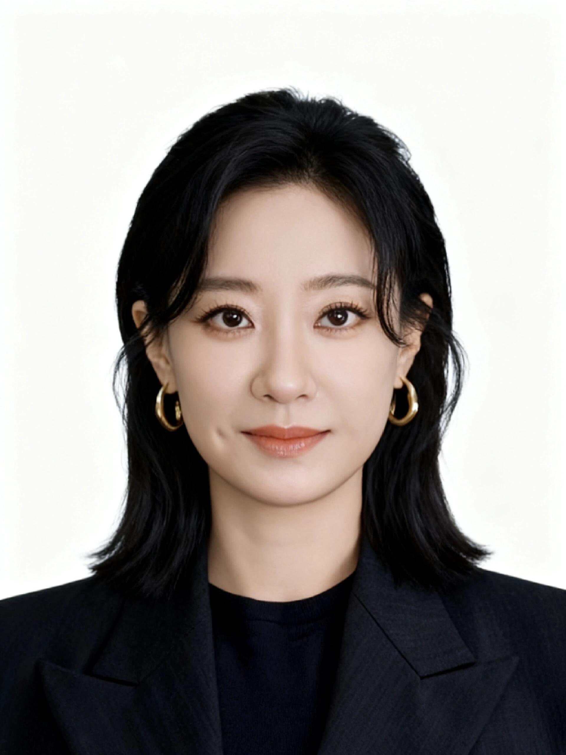 合脸猜人物！这人好面熟啊 是哪两个人的合体呢？贾斐和张小玲？ 评论区有说是 杨紫