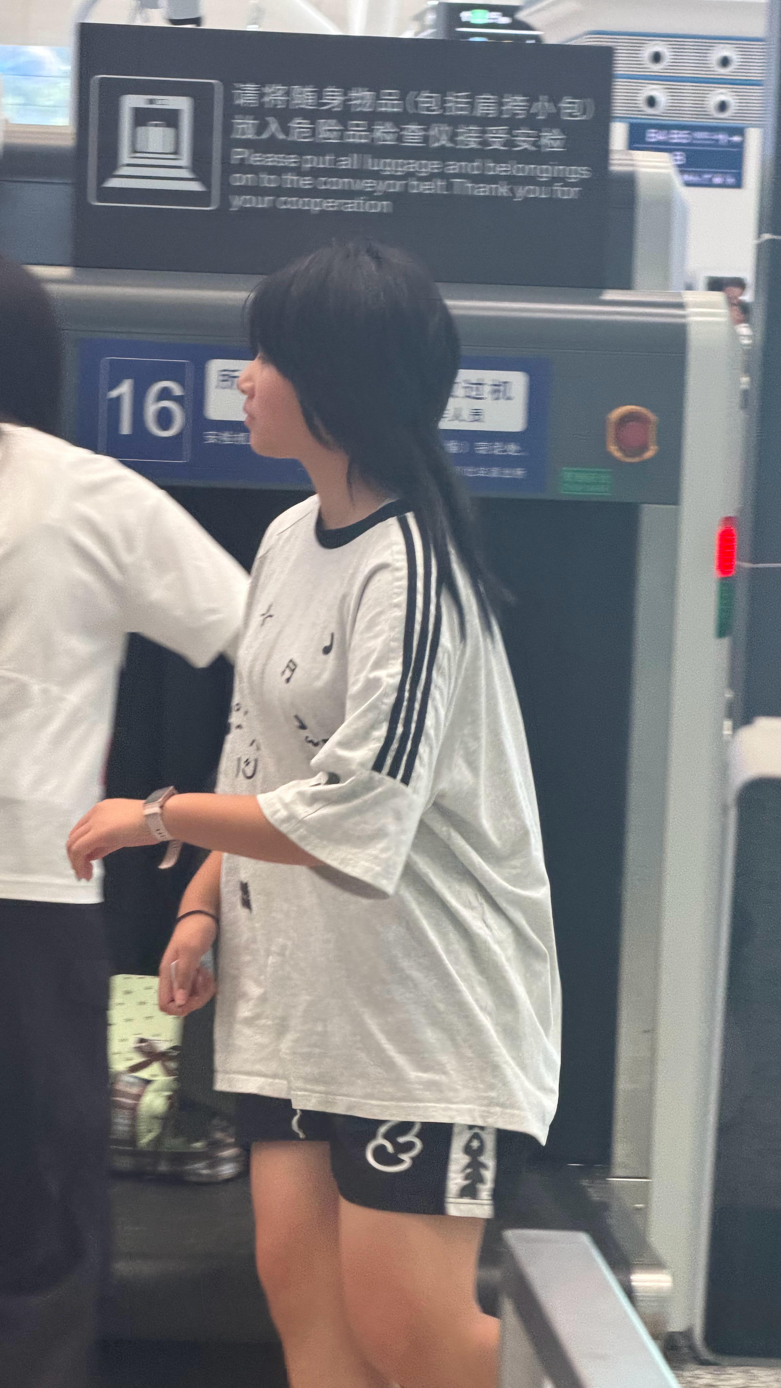 给我女儿上车了她俩还没分开就开始约定下次什么时候再来一起玩了两个人相处很和谐，玩