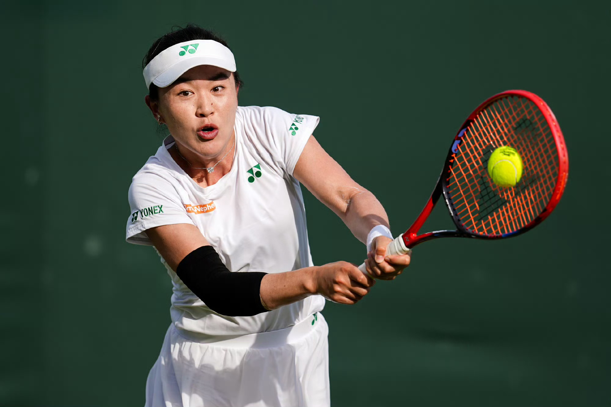 网坛风云 WTA1000蒙特利尔站首轮，中国选手朱琳以6-4/7-6(3)击败格