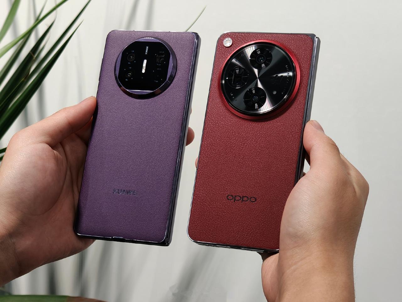 两台典藏版合影，华为Mate X5和OPPO Find N3，你们喜欢谁？[吃瓜