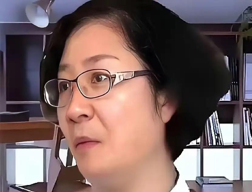 韩学杰一句“再不收外国学生”，直接被骂上热搜。全网说她狭隘、封闭，丢中医的脸，可