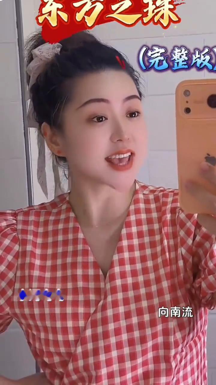 东方之珠(完整版)。
小河弯弯向南流，流到湘江去看一看。东方之珠，我的爱人，你的