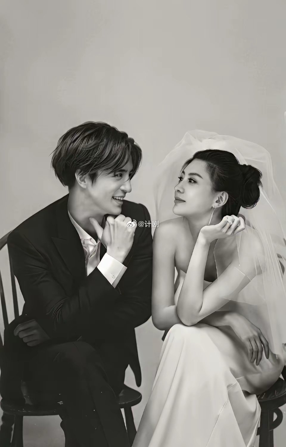 薛之谦人品好不好我不敢作评价但有一点值得肯定的是妻子高磊鑫是一个内核稳定的人你看