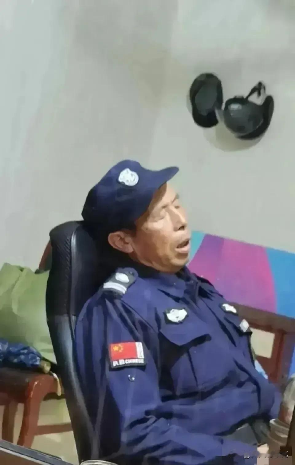 六十多岁的老两口子，三个孩子都在城里上班，两口子农村户口没有劳保。在城里也在物业