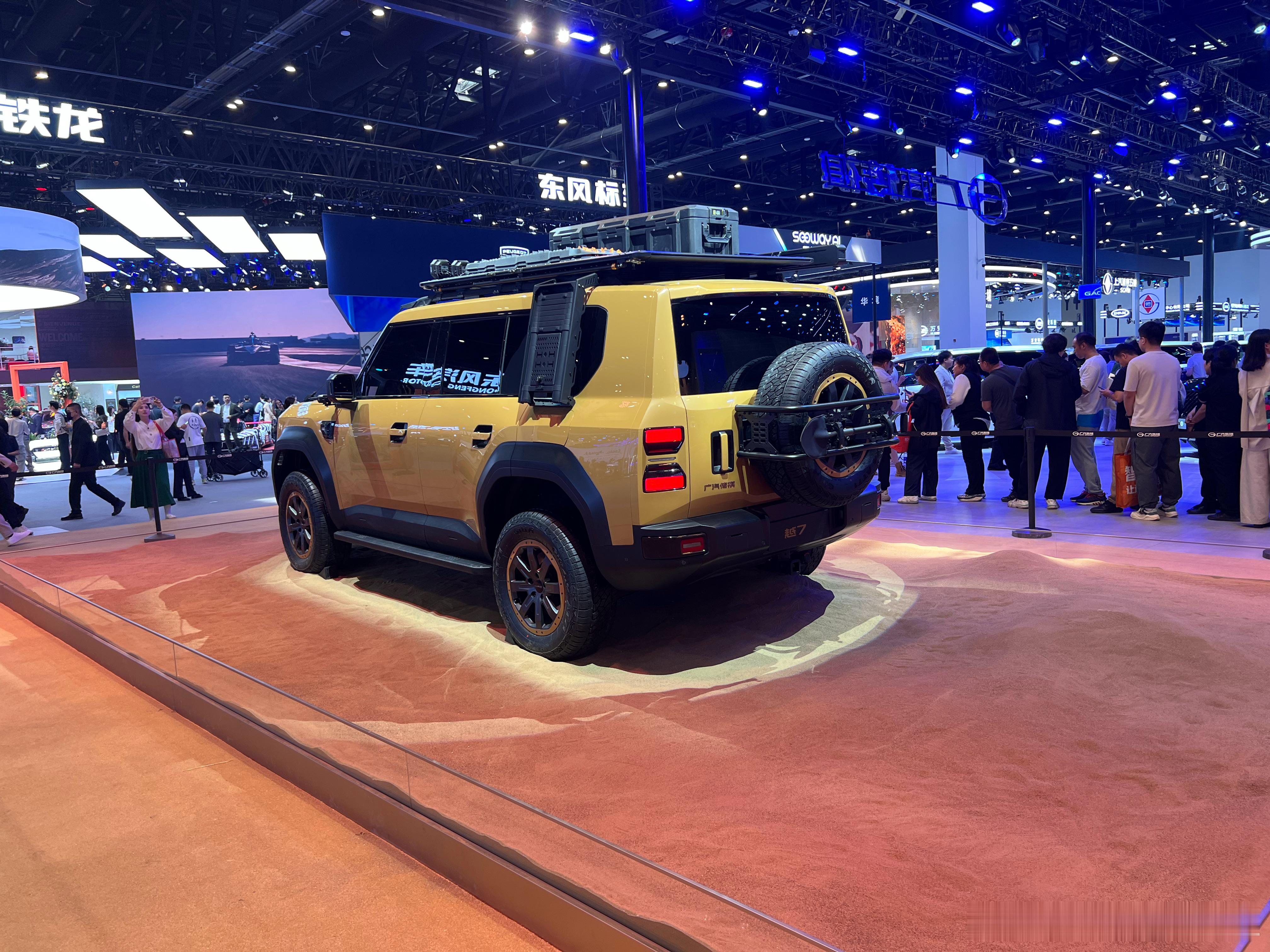 广汽传祺首款硬派越野，越7不是那种纯硬派的设计风格，方方正正的造型下，能看到很多