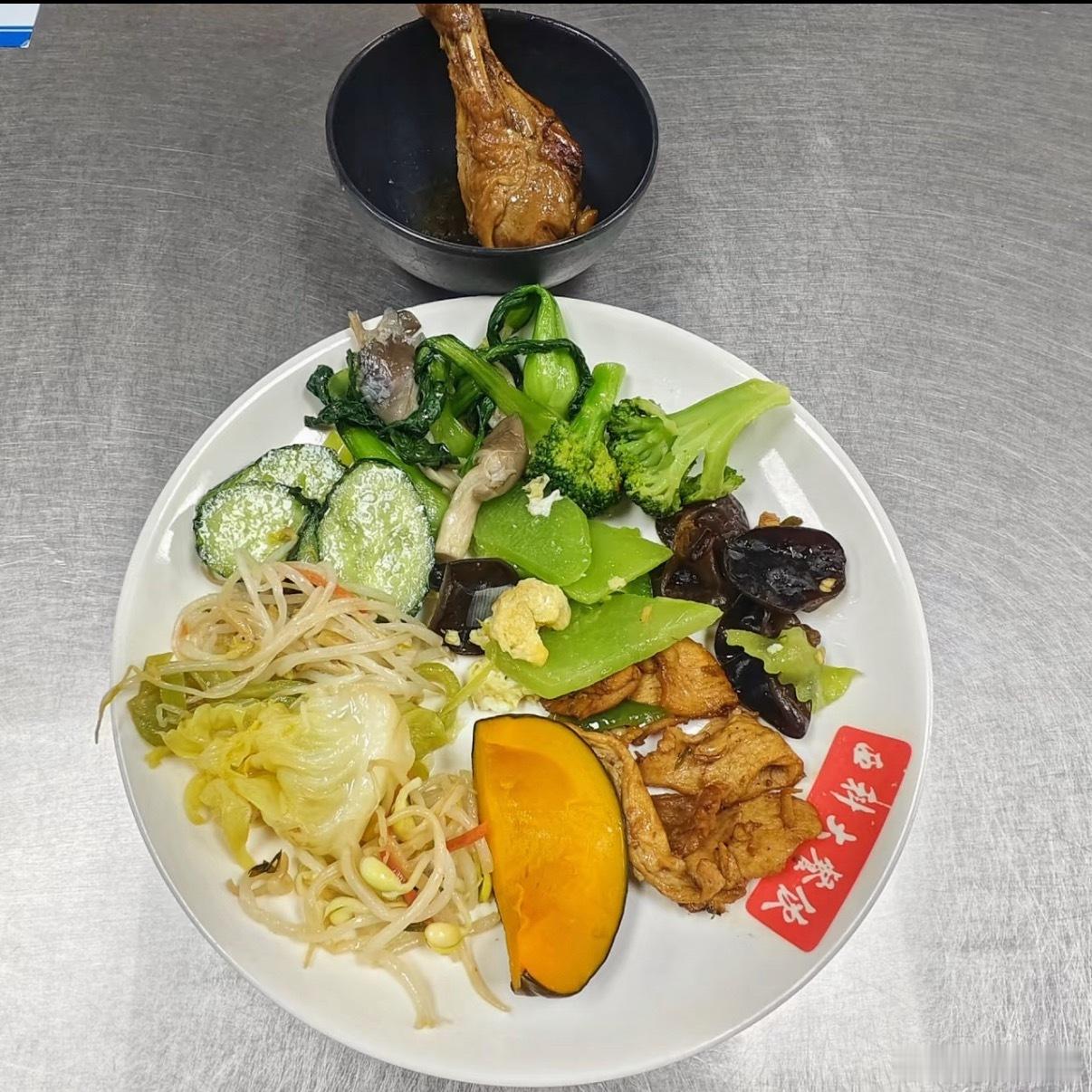 发现变胖真的太廉价了看到网友一个说法：很多人减肥失败就是因为太把吃饭当回事儿了，