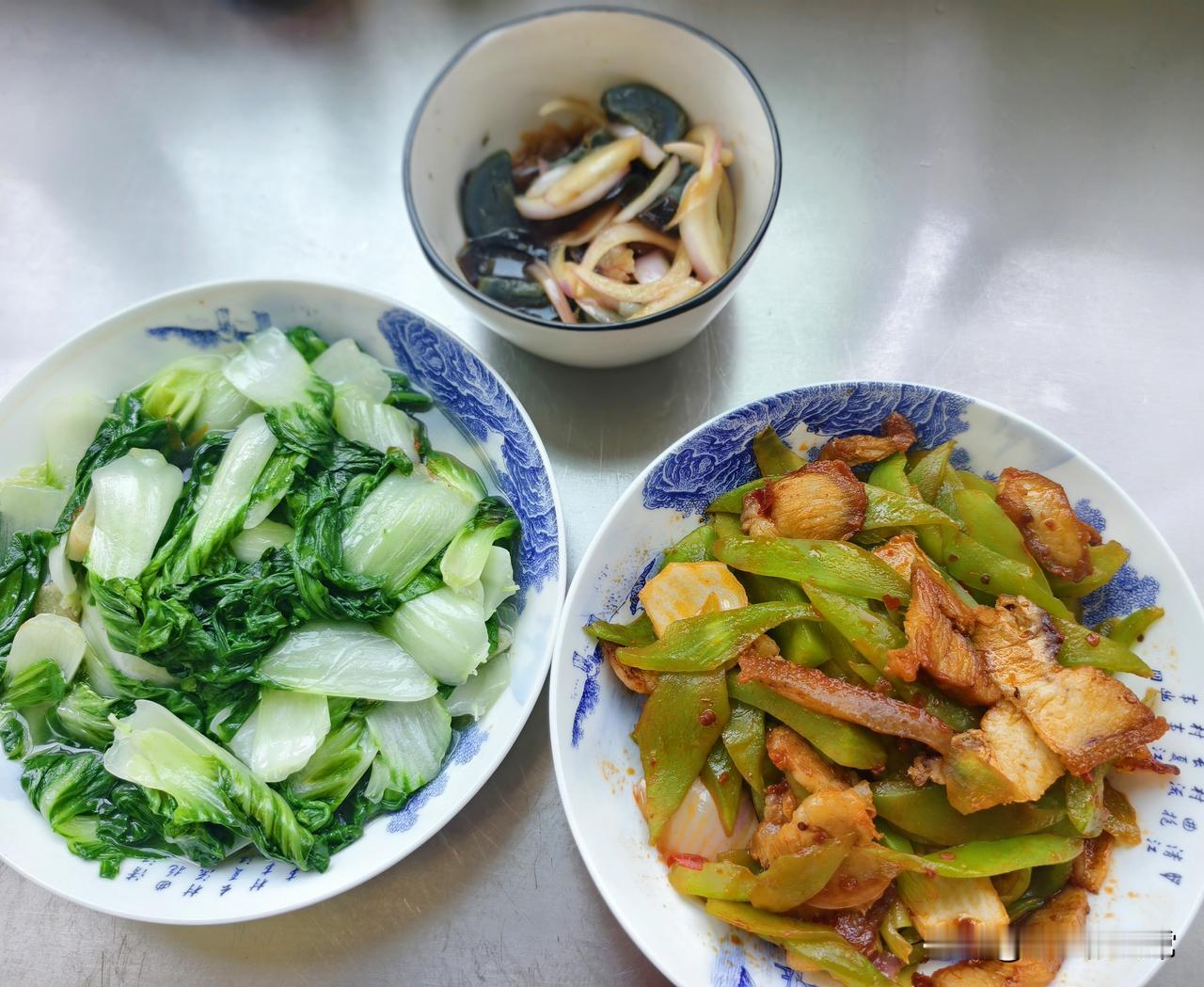 今日立夏，立夏已至，夏季快乐，愿我的朋友们健康如意吉祥！[玫瑰]

今天上午看着