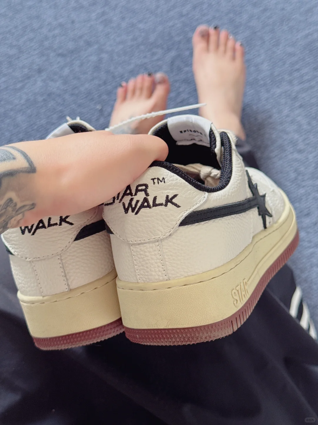 板鞋配工装长裙